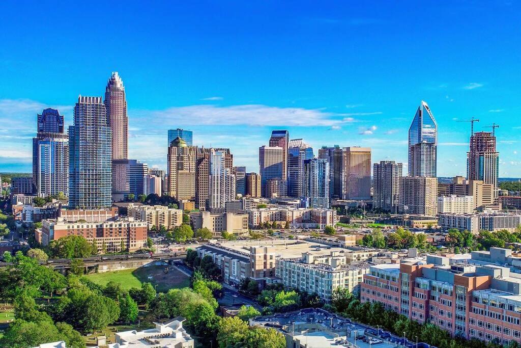 Apartmán Townhouse In Uptown King Bed-Wi-Fi-Free Parking-Pool Charlotte Exteriér fotografie